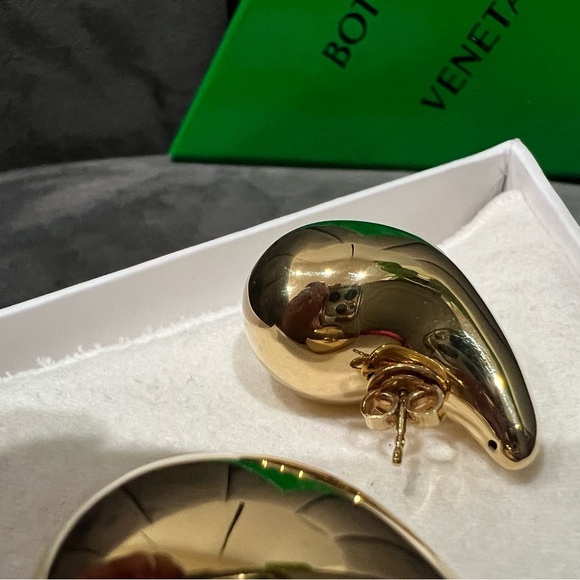 Bottega Veneta Drop Earrings in gold - Picture 8 of 11